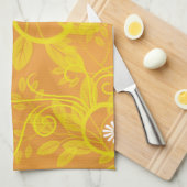 Retro Daisy en gele Filigree over Sinaasappel Theedoek (Quarter Fold)