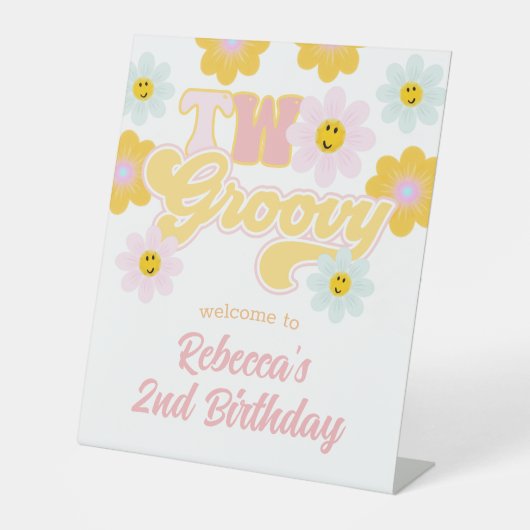 Retro Daisy Two Groovy Birthday Welcome Sign Reclamebord Met Voetstuk (Voorkant)