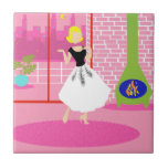 Rétro dans le carreau de céramique rose<br><div class="desc">Ceci rétro dans le carreau de céramique rose ressemble à une scène hors d'une comédie romantique des années 1960. La conception minimaliste montre une femme sophistiquée dans son ultra kitschy et ultra rose, appartement d'appartement terrasse. La salle comporte un mur de briques rose avec les lignes blanches de coulis. Devant...</div>