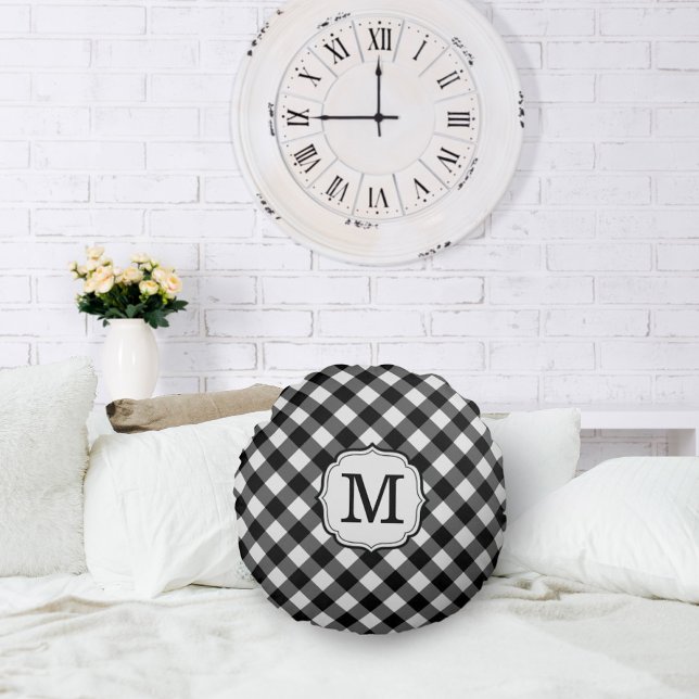 Retro Elegant Personalized Gingham Throw Pillows Rond Kussen (retro elegant personalized black and white gingham check pillow)