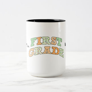 Retro First Grade Back to School Typography Tweekleurige Koffiemok