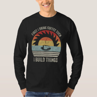 Retro First I Drink Coffee... dan maak ik Dingen W T-shirt