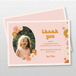 Retro Floral Super 2e anniversaire Carte de remerc<br><div class="desc">Merci à votre invité dans le style rétro ! Ce design est composé de fleur sauvage fantaisistes dessinés à la main, dans une palette de couleurs bohème, marron et terre cuite, beige, rose et jaune. Parfait pour les thèmes rétro et boho party au printemps et en été. La photo et...</div>
