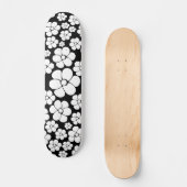 Retro Flower Pattern in White op Black Skateboard (Voorkant)
