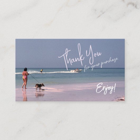 Retro-geïnspireerde Dame en Hond op het Strand Bed Visitekaartje (Voorkant)