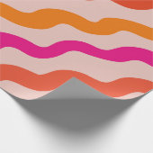 Retro Gestreepte Abstracte Golven Roze Rood Sinaas Cadeaupapier (Hoek)