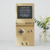 Retro Gold Handheld Gaming Birthday Invitation (Debout devant)