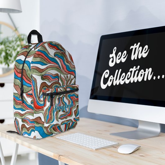 Retro golvende strepen groen blauw rood monogram n bedrukte rugzak