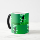Retro Groen Silhouet van een Vrouw Dansen Magische Mok (Voorkant links)