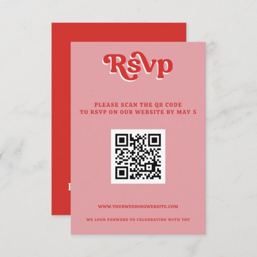 Retro Groovy 70s Schattige Roze en Rode QR-code RSVP Kaartje (Voorkant / Achterkant)