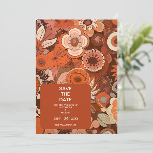 Retro Groovy brandwond sinaasappel bloemenbruiloft Save The Date (Staand voorkant)