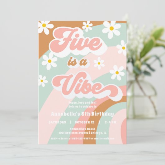 Retro Groovy FIVE is een vibe 5e verjaardagsfeest Kaart (Staand voorkant)