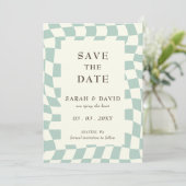 Retro Groovy Groen Checkerboard Bruiloft Save The Date (Staand voorkant)