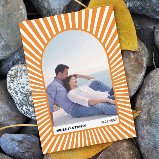 Retro groovy oranje zonnestralen 70s geïnspireerde kaart