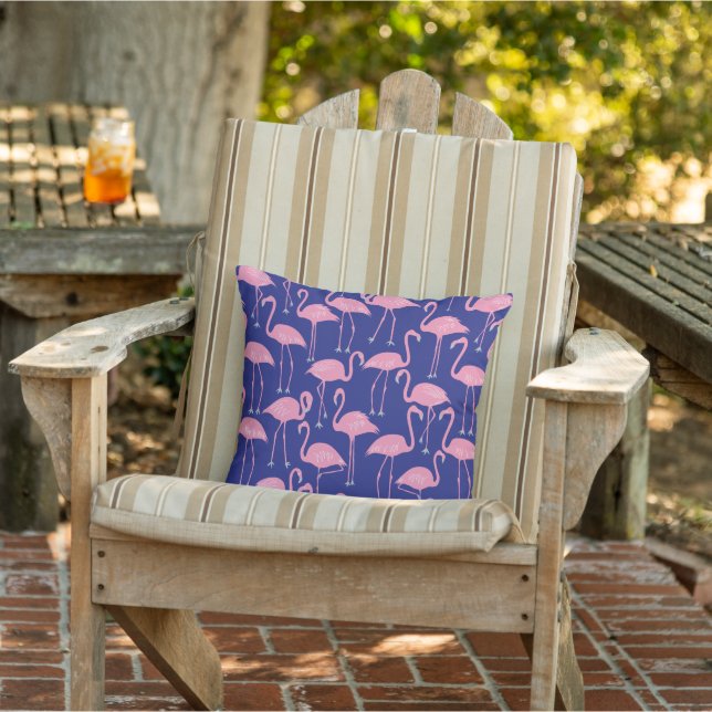 Retro Hand-Drawn Flamingo | Tropical Pattern Navy Buitenkussen (Stoel)