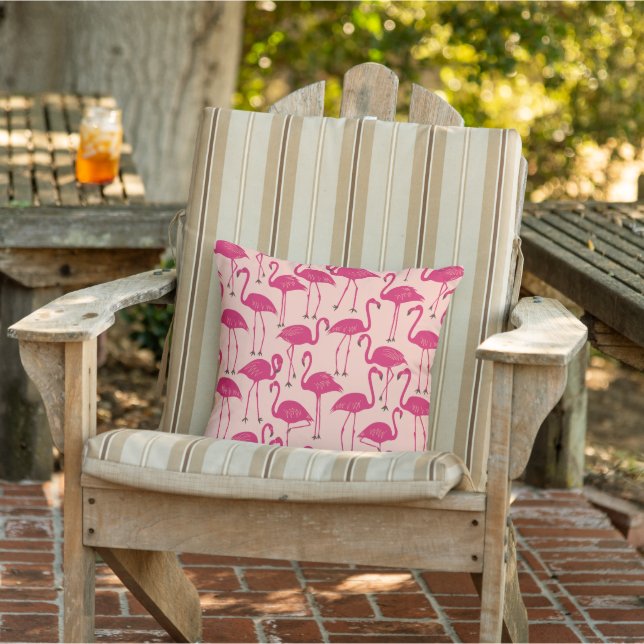 Retro Hand-Drawn Flamingo | Tropical Pattern Pink Buitenkussen (Stoel)
