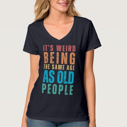 Retro het is vreemd om dezelfde leeftijd te hebben t-shirt (Voorkant)