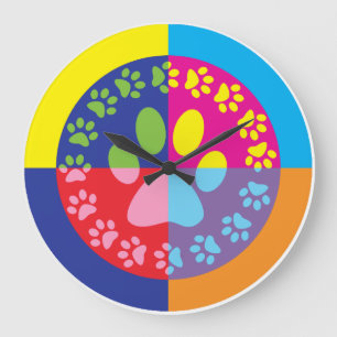 Rétro horloge d'empreintes de pattes