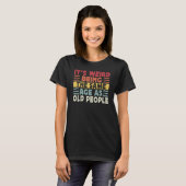 Retro It's Weird Being The Same Age As Old People  T-shirt (Voorkant volledig)