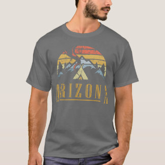 Retro kampvuur kamperen in de bergen van Arizona v T-shirt