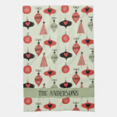 Retro Kerstpatroon Custom Familienaam Groen Theedoek (Verticaal)