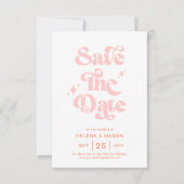 Retro Koraal Roze Groovy Script Zomer Huwelijk Save The Date (Voorkant)