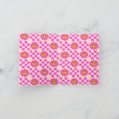 Retro Lachende Roze Bloem Geruite Meisje Verjaarda (Binnen)