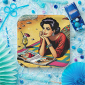 Retro Lady op Beach Dagdromen over Mode Papieren Bordje (Feest)
