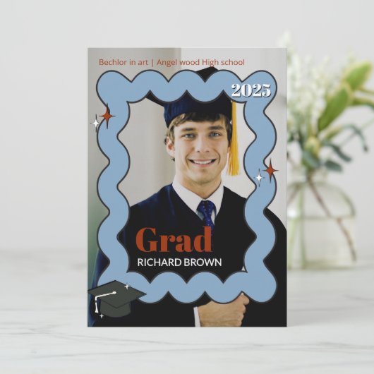 Retro Lichtblauwe kronkelende golvende afstuderen  Aankondiging (Staand voorkant)