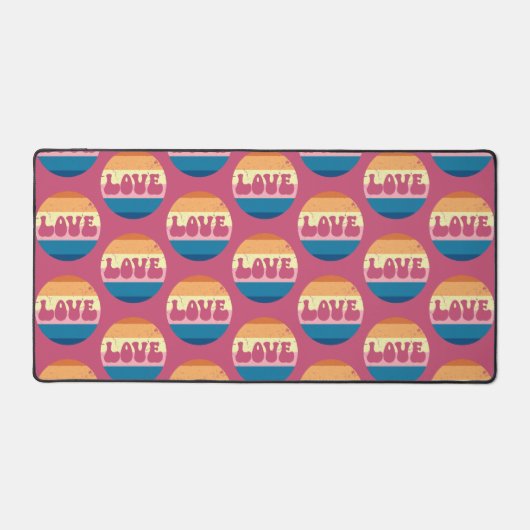 Retro Liefde Typografie Op Sunset Stripes Bureaumat (Voorkant)