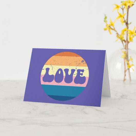 Retro Liefde Typografie Op Sunset Stripes Kaart (Gele Bloem)