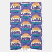 Retro Liefde Typografie Op Sunset Stripes Theedoek (Verticaal)