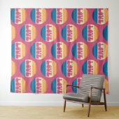 Retro Liefde Typografie Op  Sunset Stripes Wandkleed (In Situ (horizontaal))