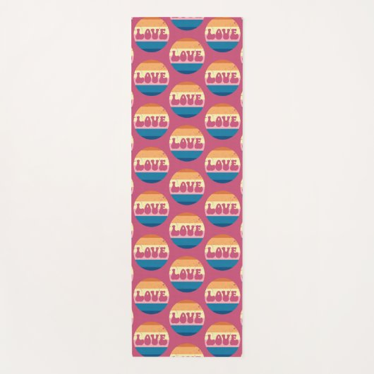 Retro Liefde Typografie Op Sunset Stripes Yogamat (Voorkant)