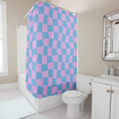 Retro Mod Abstract Checkerboard in blauw en Paars Douchegordijn (In situ)