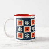 Retro Mod Abstract geometrisch vlinderpatroon Tweekleurige Koffiemok (Links)