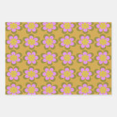 Retro Mod Flowers Patroon in Geel en Violet Inpakpapier Vel (Voorkant 3)