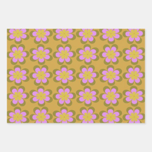 Retro Mod Flowers Patroon in Geel en Violet Inpakpapier Vel (Voorkant)