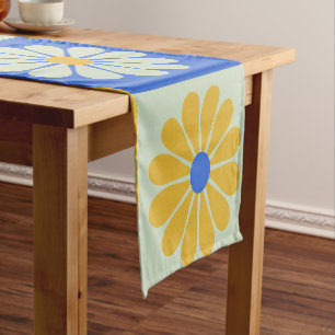 Retro Mod Flowers Pattern in Blue and Yellow Korte Tafelloper