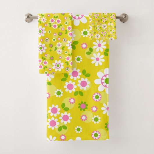 Retro Mod Flowers Yellow & White Bad Handdoek (Insitu)
