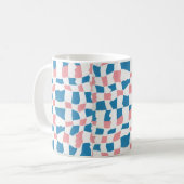 Retro Mod Roze Blauw Checkerboard Abstract Koffiemok (Voorkant links)