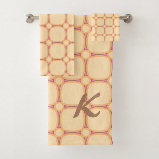 Retro Modern 70s Chic Cream Pink Beige Square Grid Bad Handdoek (Insitu)