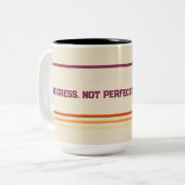 Retro Motivation Coffee Mug – Progress Not Perfect (Devant gauche)