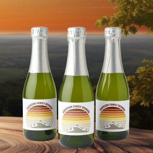 Retro Mountain Sunset Party Custom Mini Sparkling Wijnetiket