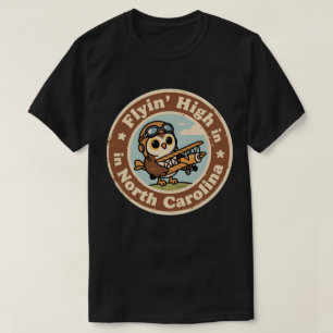 Retro North Carolina-badge_ Uil met miniatuurvlieg T-shirt