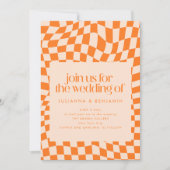 Retro Orange Abstract Check Wedding QR Code RSVP Kaart (Voorkant)