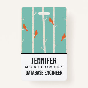 Retro Oranje vogels op afbeelding van vogelbomen Badge