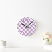 Retro Pastel Paarse Witte Wavy Checkerboard Ronde Klok (Huis)