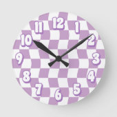Retro Pastel Paarse Witte Wavy Checkerboard Ronde Klok (Voorkant)
