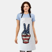 Retro Patriottische Vredeshand Vector T-shirt Ontw Schort (Gedragen)